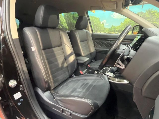 �y�n�[�t���U�[�V�[�g�z�������ƍ���S�n�𗼗������l�C�̃V�[�g���w�ʁE���ʂ̃t�@�u���b�N�f�ނ́A�ʋC���̗ǂ��⊊��ɂ����ɗD��Ă��܂��B