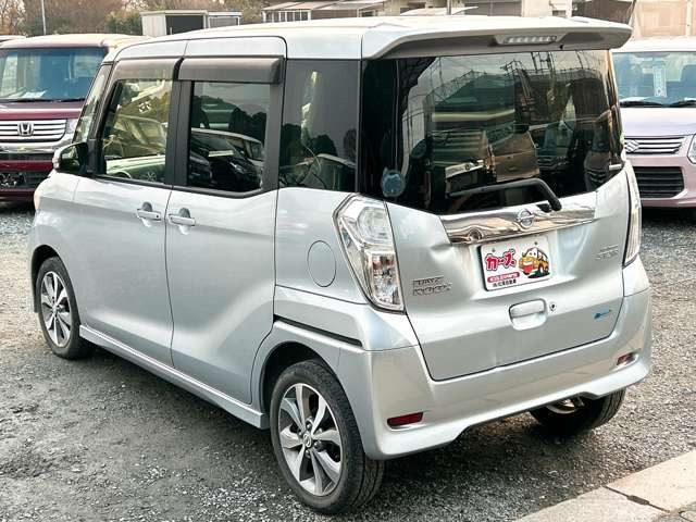 ���X�ł͌y�����Ԃ��畁�ʎԂ܂ŕ��L���I�[�����[�J�[�̎Ԏ�E�F�E�O���[�h��L�x�ɑ����Ă���܂��B