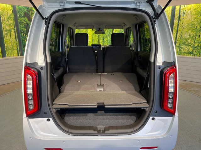 ���i�̂���������ʋ΁A���}���ɏ\���ȉ׎��X�y�[�X���m�ۂ��Ă���܂��B�Z�J���h�V�[�g��|���ƁA�傫�ȉו��̐ύڂ��\�ł���