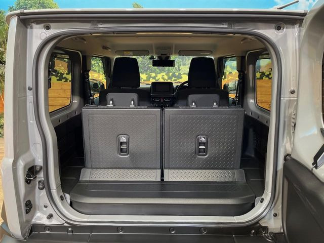 ���i�̂���������ʋ΁A���}���ɏ\���ȉ׎��X�y�[�X���m�ۂ��Ă���܂��B�Z�J���h�V�[�g��|���ƁA�傫�ȉו��̐ύڂ��\�ł���