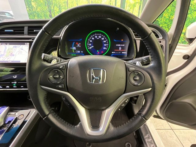 �y�����v�����X�e�A�����O�z�㎿�Ȋv���g�p���邱�ƂŁA��ɂ����������݂ƂĂ��^�]���₷���n���h���ł���