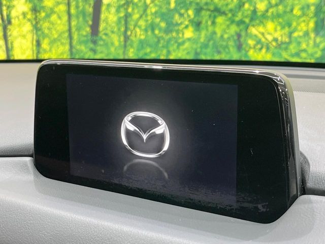 【メーカー純正ナビ】インテリアに溶け込むスタイリッシュな「専用設計」メーカーナビを装備♪視認性や操作性など基本性能にも優れ、より上質なカーライフをお楽しみいただけます。