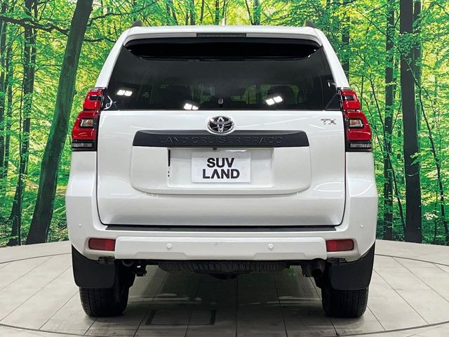 安心の最長10年・走行無制限保証(有償)をご用意。保証内容も充実はもちろん、無料点検&オイル交換や、年中無休の全国・24時間ロードサービスも付帯されておりますのでご安心下さい。