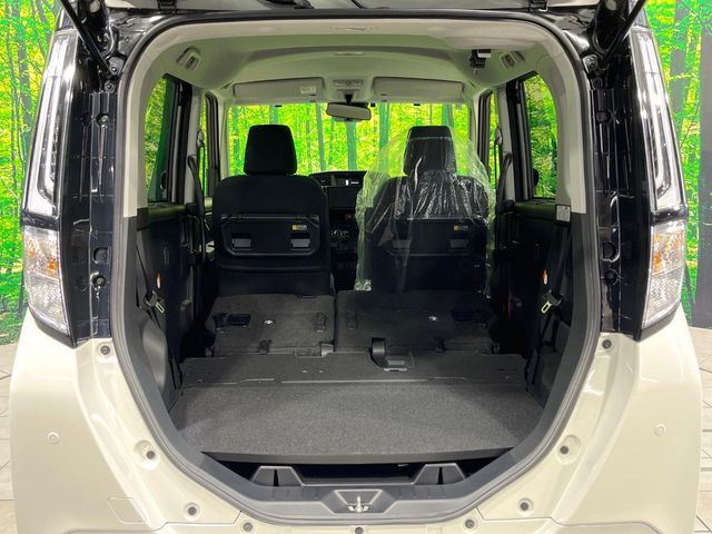 ���i�̂���������ʋ΁A���}���ɏ\���ȉ׎��X�y�[�X���m�ۂ��Ă���܂��B�Z�J���h�V�[�g��|���ƁA�傫�ȉו��̐ύڂ��\�ł���