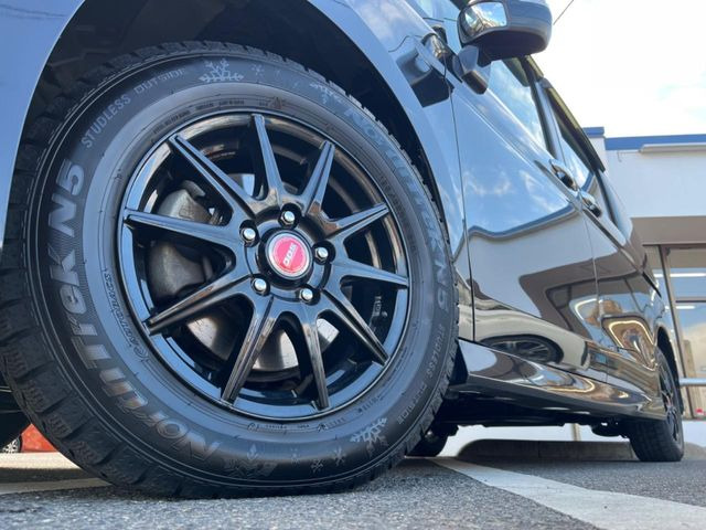 �y15�C���`�A���~�z�C�[���z�O�ςɃ}�b�`�����A���~�z�C�[���𑕒����Ă���܂��B�e��A���~�z�C�[����A�X�^�b�h���X�^�C�����戵�����Ă���܂��B���񂲑��k����������