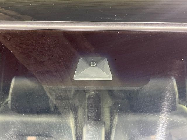 �y�z���_�Z���V���O�z���s���ɑO���̎ԗ�����F�����A�Փ˂������Ȏ��͌x��ƃu���[�L�ŏՓˉ���Ɣ�Q�y�����A�V�X�g�B�����S�Ƀh���C�u�����y���݂��������܂��B