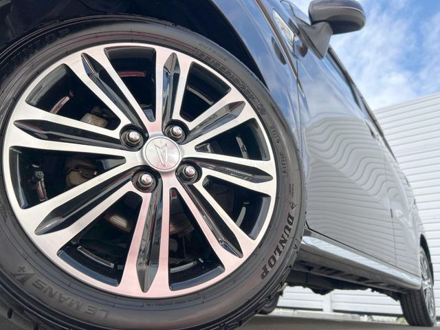 �y����15�C���`�A���~�z�C�[���z�O�ςɃ}�b�`���������A���~�z�C�[���𑕒����Ă���܂��B�e��ЊO�A���~�z�C�[����A�X�^�b�h���X�^�C�����戵�����Ă���܂��B���񂲑��k����������