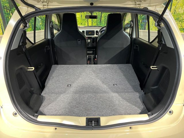 ���i�̂���������ʋ΁A���}���ɏ\���ȉ׎��X�y�[�X���m�ۂ��Ă���܂��B�Z�J���h�V�[�g��|���ƁA�傫�ȉו��̐ύڂ��\�ł���