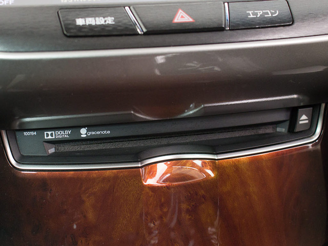 CD�͂������̎��ADVD�Đ����\�ł��B�t���Z�O�n�f�W�ɂ��Ή��������Bluetooth�ɂ��Ή����Ă���܂�