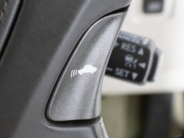 �Փˉ���x���^�v���N���b�V���Z�[�t�e�B�V�X�e�� �O���ɏo��������Q���ɑ΂��x��𔭂��A�h���C�o�[�Ɍx���B�����Ƀu���[�L�A�V�X�g�ɂ��Փˉ���Ƒ��x���y�����܂��B