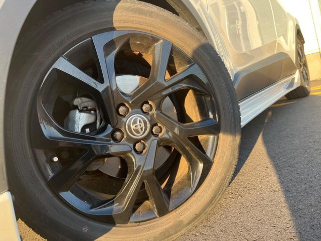 �y����18�C���`�A���~�z�C�[���z�O�ςɃ}�b�`���������A���~�z�C�[���𑕒����Ă���܂��B�e��ЊO�A���~�z�C�[����A�X�^�b�h���X�^�C�����戵�����Ă���܂��B���񂲑��k����������