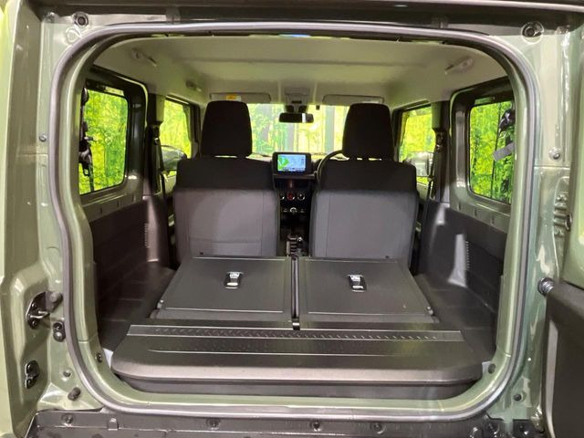 ���i�̂���������ʋ΁A���}���ɏ\���ȉ׎��X�y�[�X���m�ۂ��Ă���܂��B�Z�J���h�V�[�g��|���ƁA�傫�ȉו��̐ύڂ��\�ł���