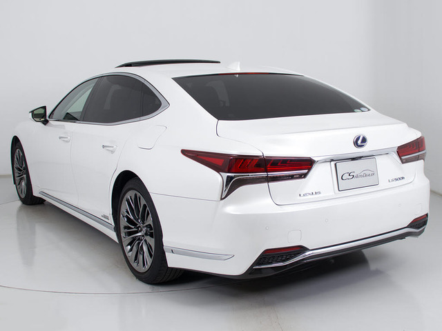 ���N���A�����X�\�i�[(�O��R�[�i�[�Z���T�[)���t���Ă��܂�!�t�����g&���A�ɃZ���T�[������A��Q���ɋ߂Â��ƌx��������A�X�ɂ̓}���`��ʏ�ɂ��\������܂�!�������֗��Ȑl�C�����ł�!!