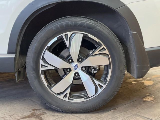 �y����18�C���`�A���~�z�C�[���z�O�ςɃ}�b�`���������A���~�z�C�[���𑕒����Ă���܂��B�e��ЊO�A���~�z�C�[����A�X�^�b�h���X�^�C�����戵�����Ă���܂��B���񂲑��k����������