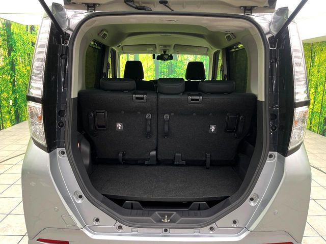 ���i�̂���������ʋ΁A���}���ɏ\���ȉ׎��X�y�[�X���m�ۂ��Ă���܂��B�Z�J���h�V�[�g��|���ƁA�傫�ȉו��̐ύڂ��\�ł���