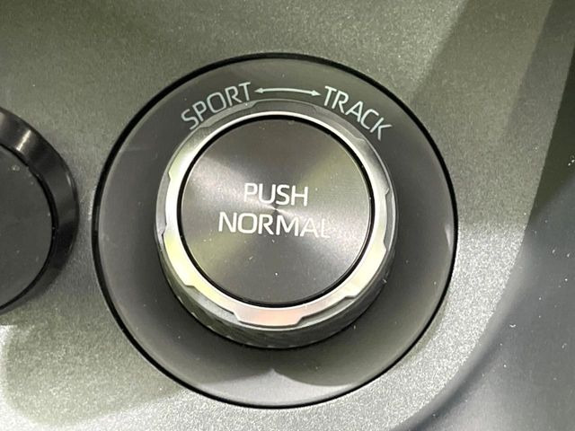 �y�h���C�u���[�h�Z���N�g�z�R���t�H�[�g�ȏ�薡����X�|�[�e�B�ȏ�薡�܂ŃX�C�b�`��Ő؂�ւ��\�B�V�[����C���ɍ��킹�����[�h��I�ׂ΁A�����̃h���C�u������w�y�����Ȃ�܂���