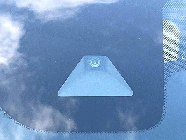 �y�C���e���W�F���g�G�}�[�W�F���V�[�u���[�L�z�t�����g�J�����őO���̎ԗ�����s�҂����m�B�Փ˂������Ȏ��͏Փ˔�Q�y���u���[�L���쓮�A�Փˉ�����T�|�[�g�B�����S�Ƀh���C�u�����y���݂��������܂��B