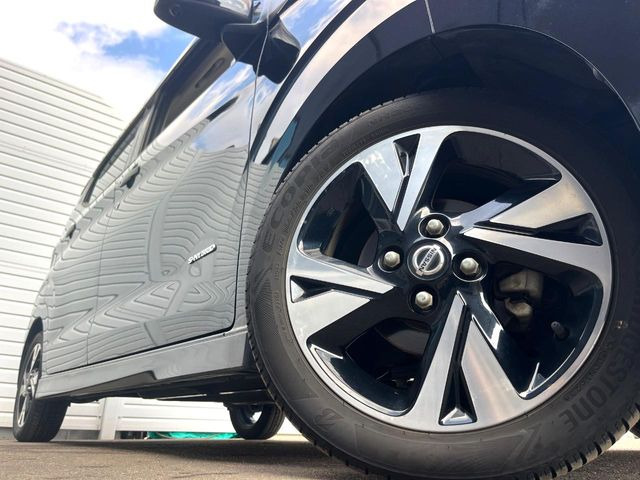 �y����15�C���`�A���~�z�C�[���z�O�ςɃ}�b�`���������A���~�z�C�[���𑕒����Ă���܂��B�e��ЊO�A���~�z�C�[����A�X�^�b�h���X�^�C�����戵�����Ă���܂��B���񂲑��k����������