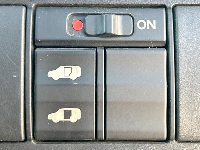 �y�p���[�X���C�h�h�A�z�X�}�[�g�L�[��^�]�Ȃ̃X�C�b�`�ŃX���C�h�h�A�̊J���\���d��������͂����ăh�A���J����K�v�������A���������q�l�ł��A�d���ו��������Ă��鎞�����N�ɊJ���߂ł��܂���