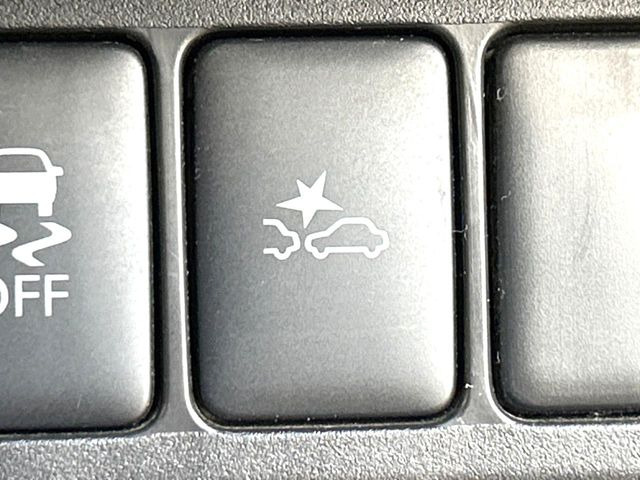 �y�G�}�[�W�F���V�[�u���[�L�z���s���ɑO���̎ԗ�����F�����A�Փ˂������Ȏ��͌x��ƃu���[�L�ŏՓˉ���Ɣ�Q�y�����A�V�X�g�B�����S�Ƀh���C�u�����y���݂��������܂��B