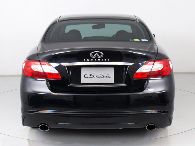 �����}���`�A���^�̃J���[�o�b�N���j�^�[���ځB�M�A���o�b�N�ɓ����Ǝ����I�ɐ؂�ւ��D����̂ł��B�N���ȃJ�����摜�ɂĎԌɓ�����T�|�[�g���Ă���܂��B����ŎԌɓ�������S�ł��ˁB