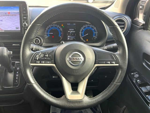 �y�����v�����X�e�A�����O�z�㎿�Ȋv���g�p���邱�ƂŁA��ɂ����������݂ƂĂ��^�]���₷���n���h���ł���