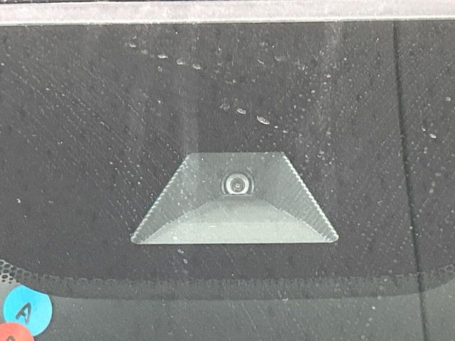 �y�z���_�Z���V���O�z���s���ɑO���̎ԗ�����F�����A�Փ˂������Ȏ��͌x��ƃu���[�L�ŏՓˉ���Ɣ�Q�y�����A�V�X�g�B�����S�Ƀh���C�u�����y���݂��������܂��B