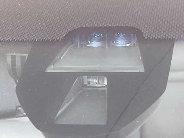 �y�z���_�Z���V���O�z���s���ɑO���̎ԗ�����F�����A�Փ˂������Ȏ��͌x��ƃu���[�L�ŏՓˉ���Ɣ�Q�y�����A�V�X�g�B�����S�Ƀh���C�u�����y���݂��������܂��B