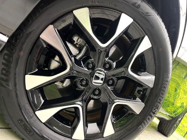 �y����18�C���`�A���~�z�C�[���z�O�ςɃ}�b�`���������A���~�z�C�[���𑕒����Ă���܂��B�e��ЊO�A���~�z�C�[����A�X�^�b�h���X�^�C�����戵�����Ă���܂��B���񂲑��k����������