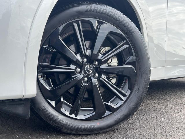 �y�O���[�h��p����20�C���`�A���~�z�C�[���z�f�U�C�����̍��������A���~�z�C�[���𑕒����Ă���܂��B�e��ЊO�A���~�z�C�[����A�X�^�b�h���X�^�C�����戵�����Ă���܂��B���񂲑��k����������