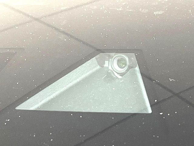 �y�X�}�[�g�u���[�L�T�|�[�g�z���s���ɑO���̎ԗ�����F�����A�Փ˂������Ȏ��͌x��ƃu���[�L�ŏՓˉ���Ɣ�Q�y�����A�V�X�g�B�����S�Ƀh���C�u�����y���݂��������܂��B