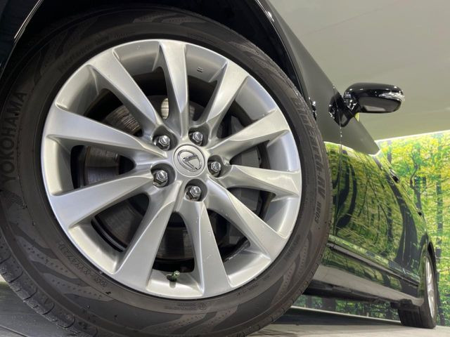 �y����18�C���`�A���~�z�C�[���z�O�ςɃ}�b�`���������A���~�z�C�[���𑕒����Ă���܂��B�e��ЊO�A���~�z�C�[����A�X�^�b�h���X�^�C�����戵�����Ă���܂��B���񂲑��k����������