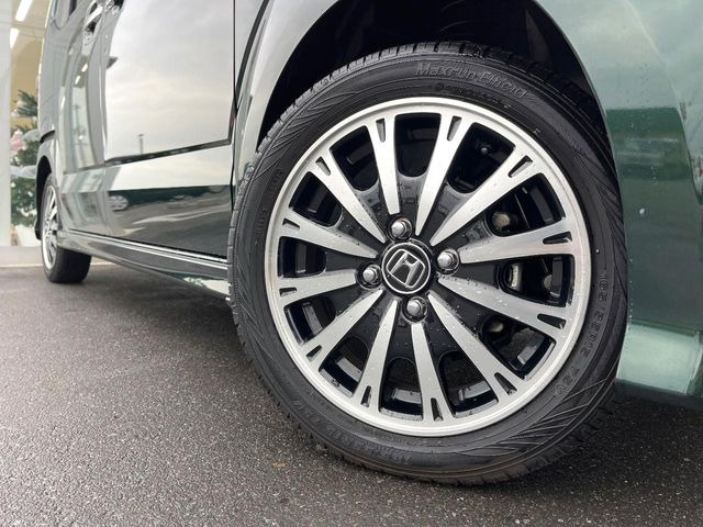 �y�����A���~�z�C�[���z�O�ςɃ}�b�`���������A���~�z�C�[���𑕒����Ă���܂��B�e��ЊO�A���~�z�C�[����A�X�^�b�h���X�^�C�����戵�����Ă���܂��B���񂲑��k����������