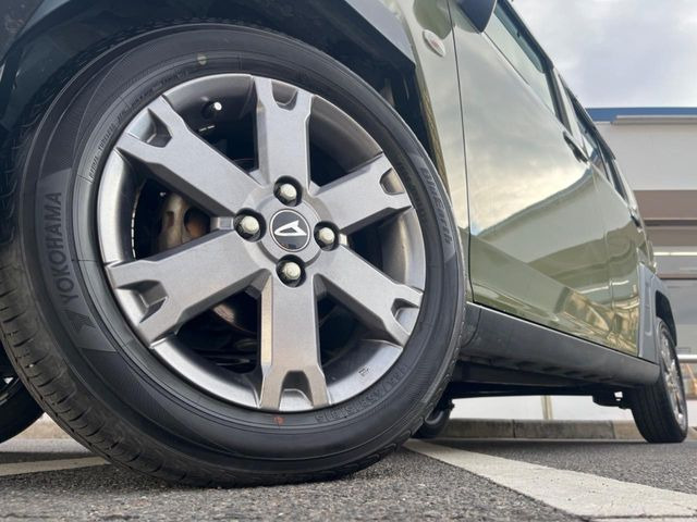 �y����15�C���`�A���~�z�C�[���z�O�ςɃ}�b�`���������A���~�z�C�[���𑕒����Ă���܂��B�e��ЊO�A���~�z�C�[����A�X�^�b�h���X�^�C�����戵�����Ă���܂��B���񂲑��k����������