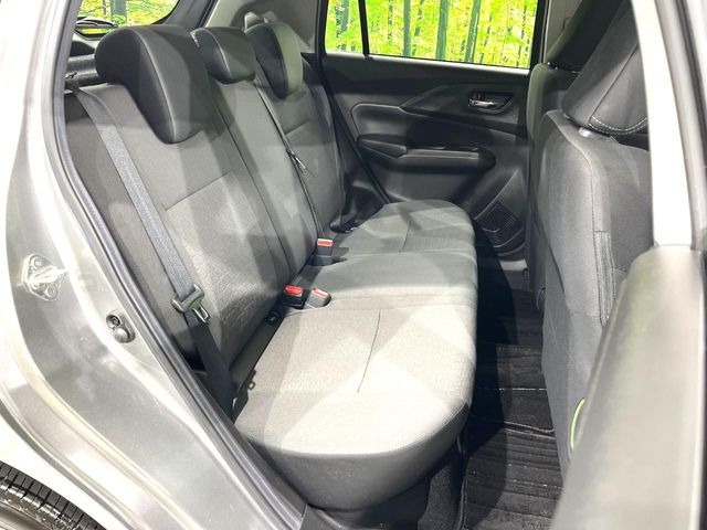 �R���p�N�g�J�[�ł����A�Z�J���h�V�[�g�͏\���ȍL����������K�ɂ���肢�������܂���V�[�g��|���đ傫�ȉו���ς񂾂�ƁA�p�r�̕����L��1��ł��B