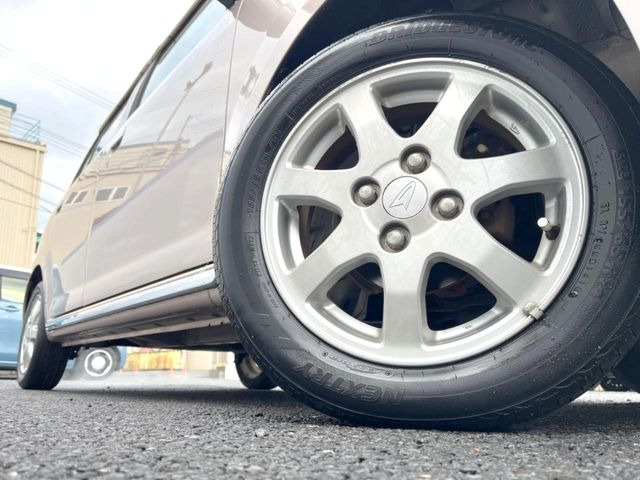 �y����14�C���`�A���~�z�C�[���z�O�ςɃ}�b�`���������A���~�z�C�[���𑕒����Ă���܂��B�e��ЊO�A���~�z�C�[����A�X�^�b�h���X�^�C�����戵�����Ă���܂��B���񂲑��k����������