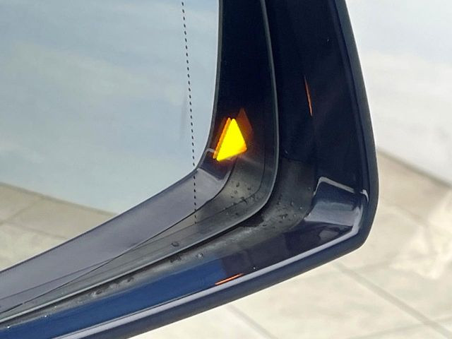 ���u���C���h�A�V�X�g�Z���T�[:���p����̎Ԃ����m���A�h���C�o�[���Ԑ��ύX���s���ۂɁA�x�����Ƌ��ɒ��ӂ𑣂��Ă������S�x���@�\�ł�!