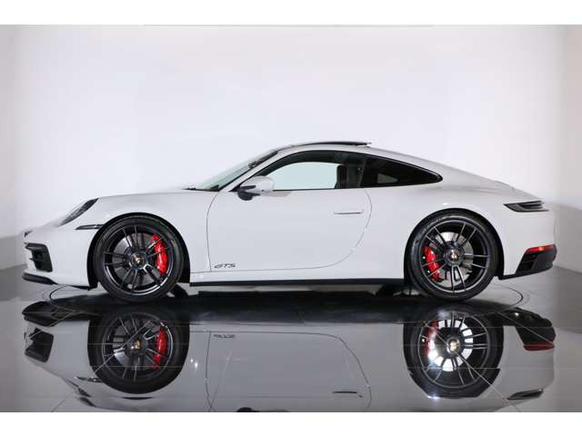 GTS��p�����𑽐������A�ʏ�̃J�����Ƃ͈�����悷����ƃf�U�C�����y���߂郂�f���ł��B