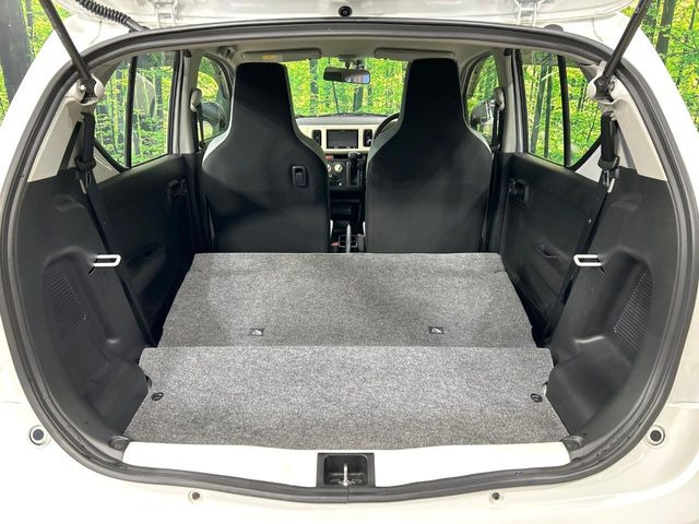 ���i�̂���������ʋ΁A���}���ɏ\���ȉ׎��X�y�[�X���m�ۂ��Ă���܂��B�Z�J���h�V�[�g��|���ƁA�傫�ȉו��̐ύڂ��\�ł���