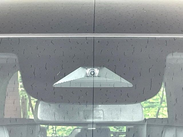 �y�z���_�Z���V���O�z���s���ɑO���̎ԗ�����F�����A�Փ˂������Ȏ��͌x��ƃu���[�L�ŏՓˉ���Ɣ�Q�y�����A�V�X�g�B�����S�Ƀh���C�u�����y���݂��������܂��B