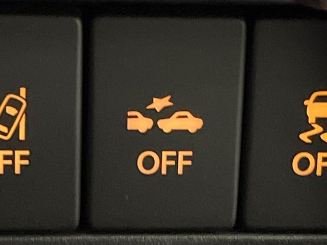 �y�X�Y�L �Z�[�t�e�B�T�|�[�g�z���s���ɑO���̎ԗ�����F�����A�Փ˂������Ȏ��͌x��ƃu���[�L�ŏՓˉ���Ɣ�Q�y�����A�V�X�g�B�����S�Ƀh���C�u�����y���݂��������܂��B