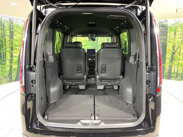 ���i�̂���������ʋ΁A���}���ɏ\���ȉ׎��X�y�[�X���m�ۂ��Ă���܂��B�Z�J���h�V�[�g��|���ƁA�傫�ȉו��̐ύڂ��\�ł���