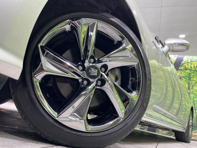 �y����18�C���`�A���~�z�C�[���z�O�ςɃ}�b�`���������A���~�z�C�[���𑕒����Ă���܂��B�e��ЊO�A���~�z�C�[����A�X�^�b�h���X�^�C�����戵�����Ă���܂��B���񂲑��k����������