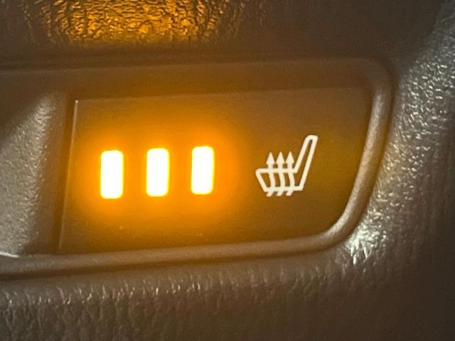 【シートヒーター】寒い日に重宝するシートヒーター!エアコンより早く温まってくれるので寒がりの人も安心ですね♪エアコンの温風は乾燥するから苦手、という方にもをおすすめです。