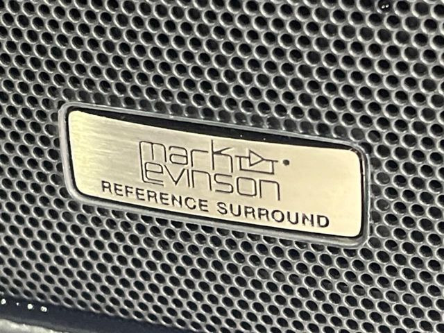 �y�}�[�N���r���\���z���[�J�[�I�v�V�����̍��i�ʃT�E���h�V�X�e���𓋍ځB��p�̃`���[�j���O���{���ꂽ�召�l�X�ȃX�s�[�J�[����ǎ��ȃT�E���h���t�ł��A�Տꊴ���ӂ�鉹����Ԃ����o���܂��B