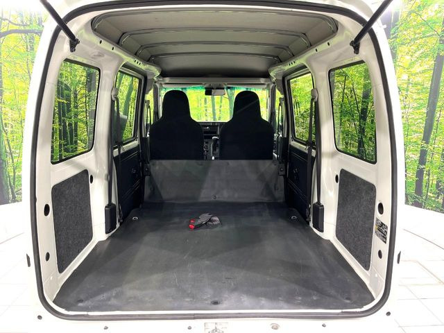 ���i�̂���������ʋ΁A���}���ɏ\���ȉ׎��X�y�[�X���m�ۂ��Ă���܂��B�Z�J���h�V�[�g��|���ƁA�傫�ȉו��̐ύڂ��\�ł���