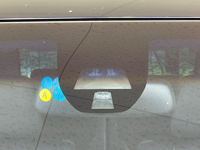 �y�z���_�Z���V���O�z���s���ɑO���̎ԗ�����F�����A�Փ˂������Ȏ��͌x��ƃu���[�L�ŏՓˉ���Ɣ�Q�y�����A�V�X�g�B�����S�Ƀh���C�u�����y���݂��������܂��B