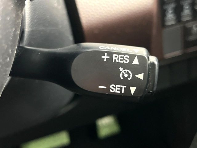 �y�N���[�Y�R���g���[���z�������H�����N���N���s�B�A�N�Z���𗣂��Ă���葬�x�ő��s���ł��A�������^�]���̕��S���y��!�����E�������ȒP�ȃX�C�b�`����Œ����ł��܂��B