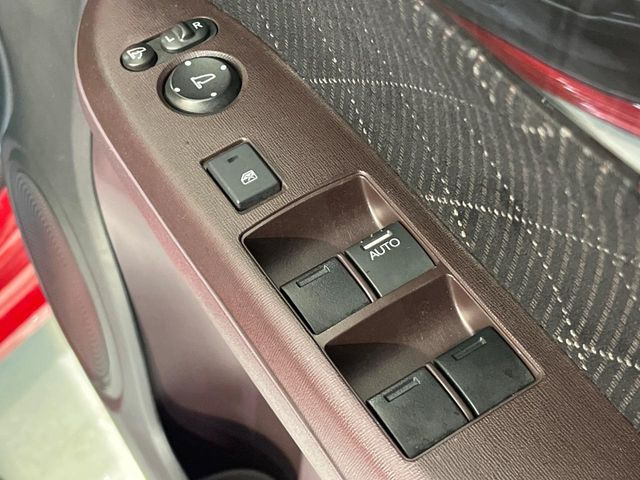 �y�d���i�[�~���[�z�T�C�h�~���[�͓d���i�[���ƂȂ��Ă���A�������ԏ�ł��L�Y�������X�N��}�����܂��B