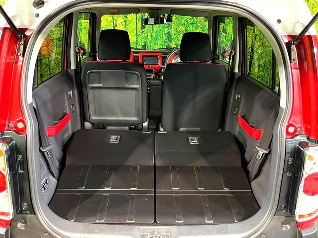 ���i�̂���������ʋ΁A���}���ɏ\���ȉ׎��X�y�[�X���m�ۂ��Ă���܂��B�Z�J���h�V�[�g��|���ƁA�傫�ȉו��̐ύڂ��\�ł���